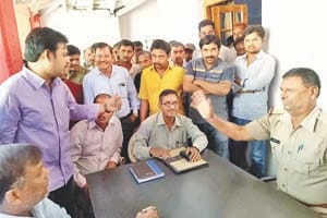 food inspector beaten during the collection sample