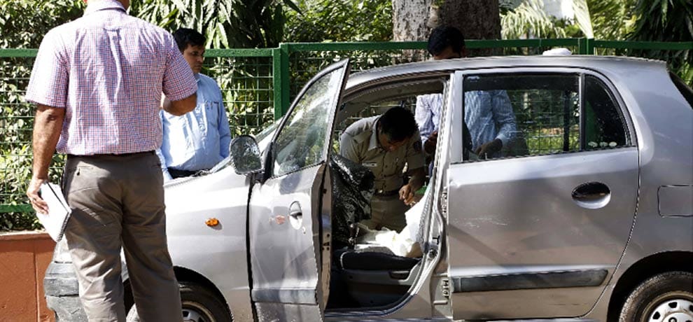 old man killed his wife in car using knife