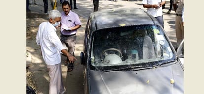 old man killed his wife in car using knife