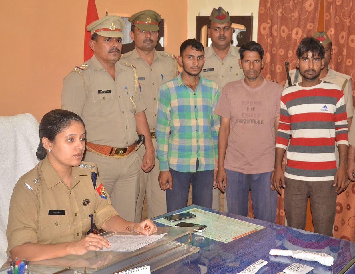Three robbers arrested with pistol.