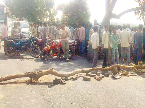 death of the young man from the collision of tractor, wife injured