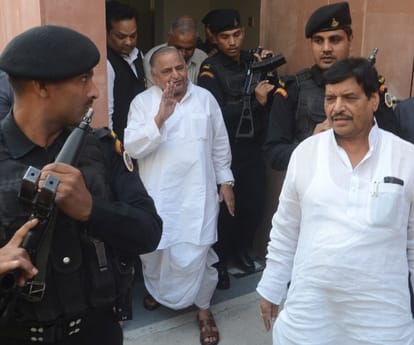 Mulayam singh released 325 SP candidate list