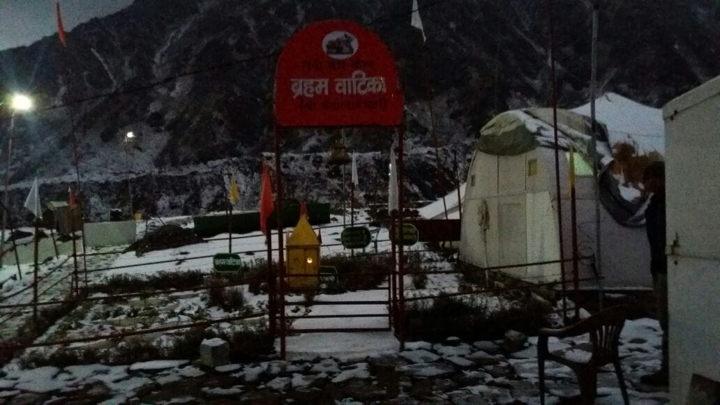first snowfall in kedarnath dham.