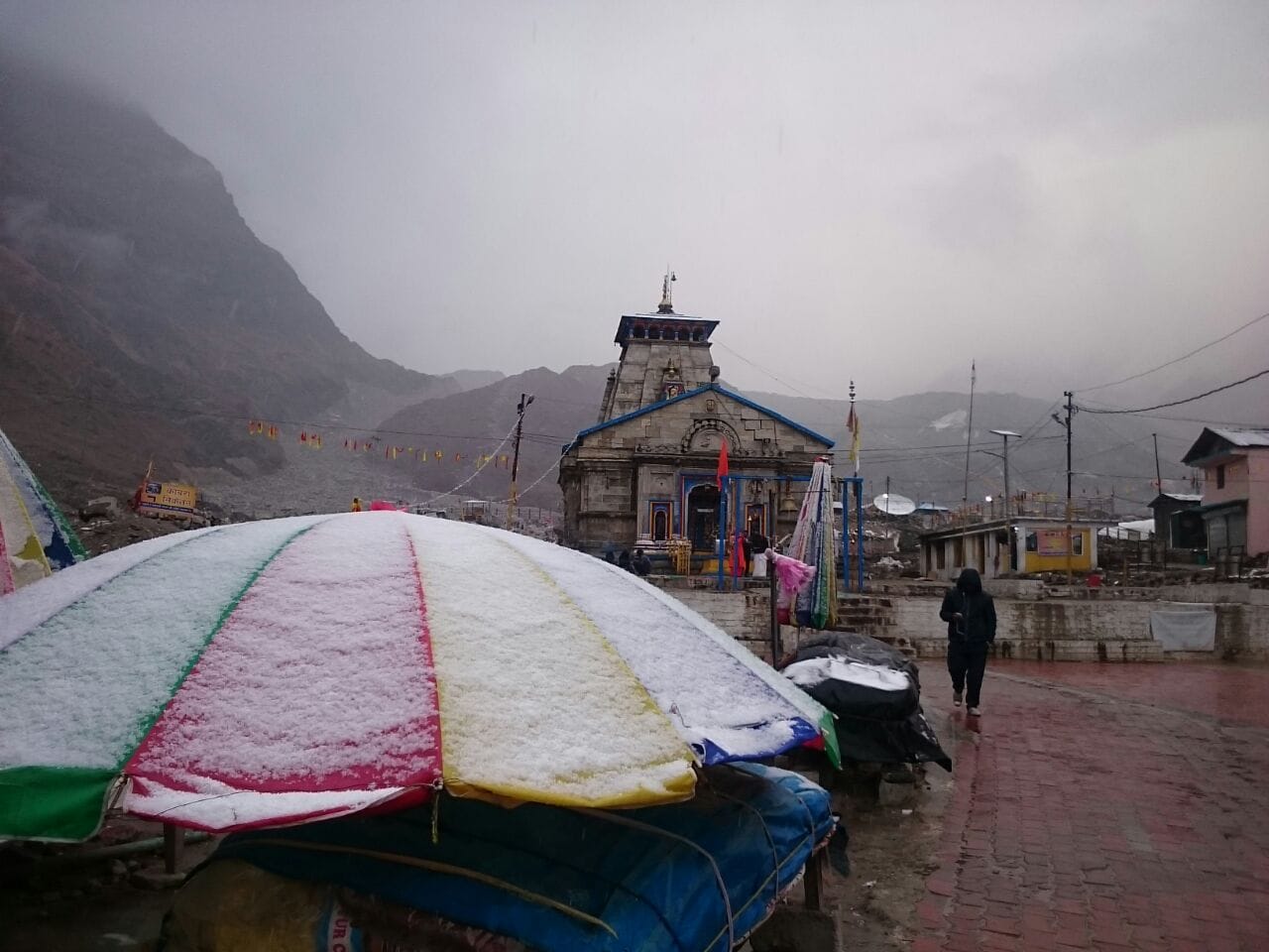 first snowfall in kedarnath dham.