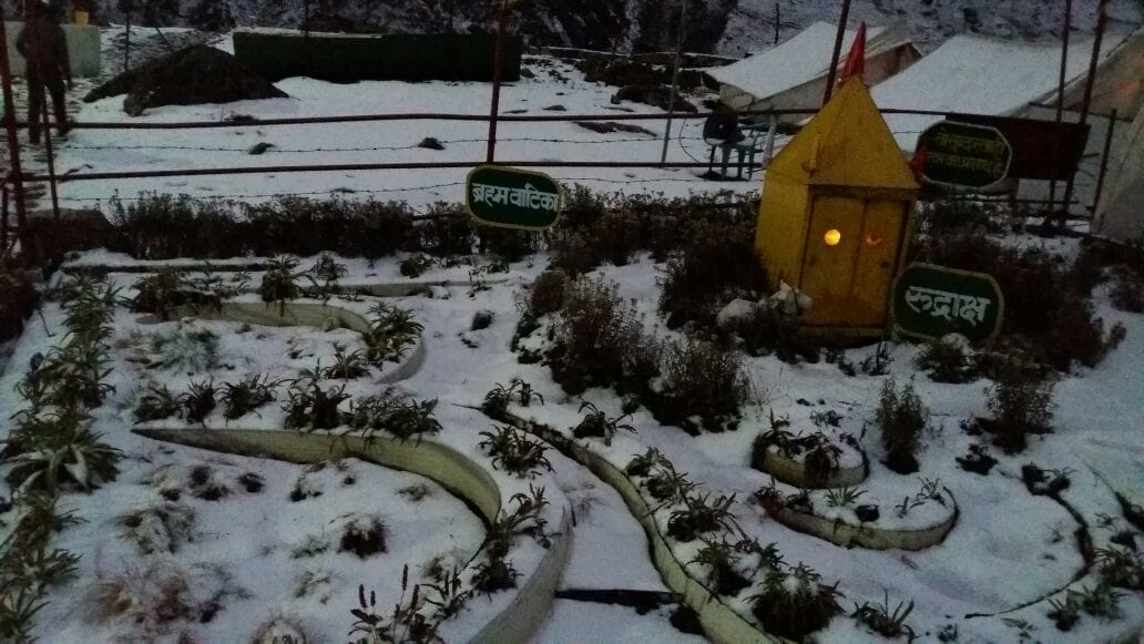 first snowfall in kedarnath dham.