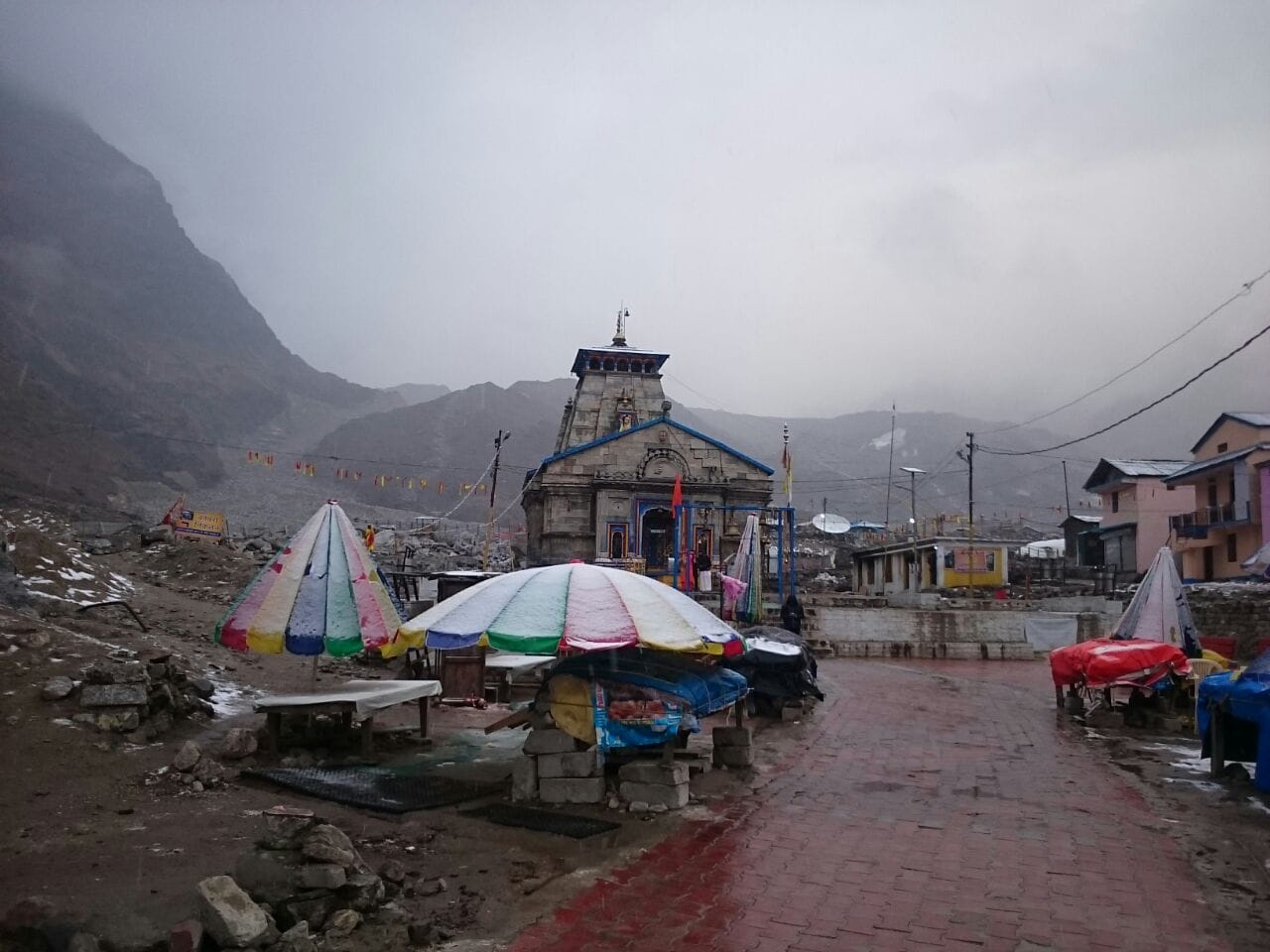 first snowfall in kedarnath dham.