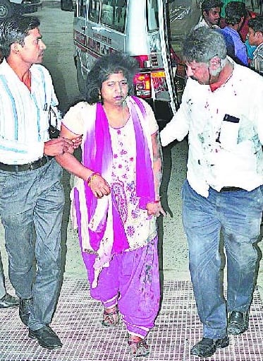 gas cylinder exploded, five injured