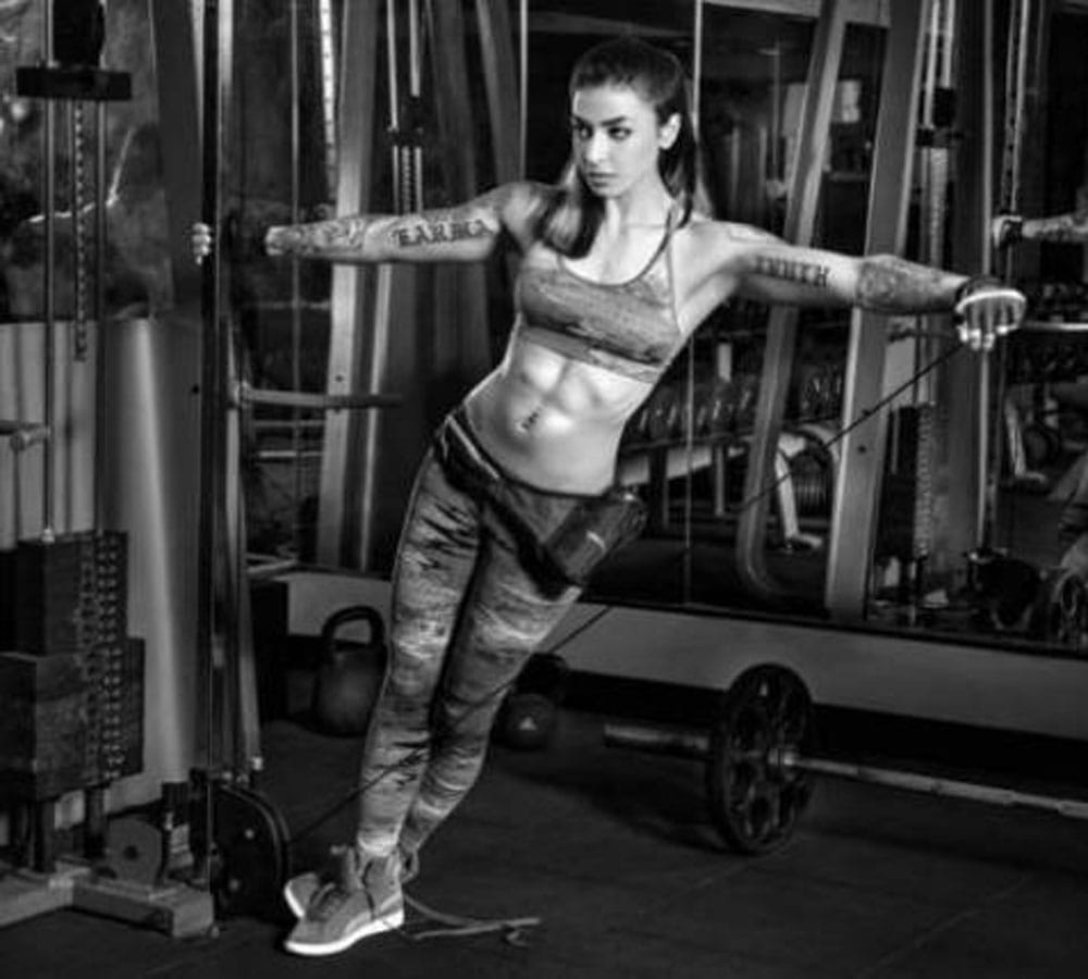 bigg boss contestant vj bani topless photos viral