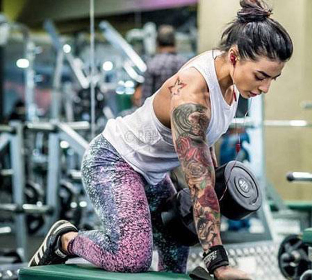 bigg boss contestant vj bani topless photos viral