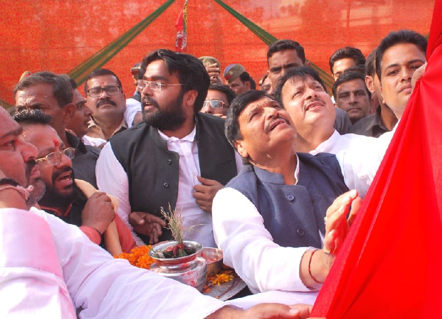 Shivpal snapped at Deoband, was nowhere in sight then becomes the chief minister Akhilesh