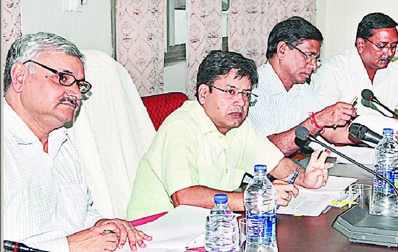 Commissioner tightly screw officers