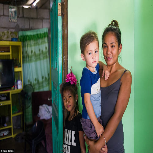 Inside the red-light Filipino slum