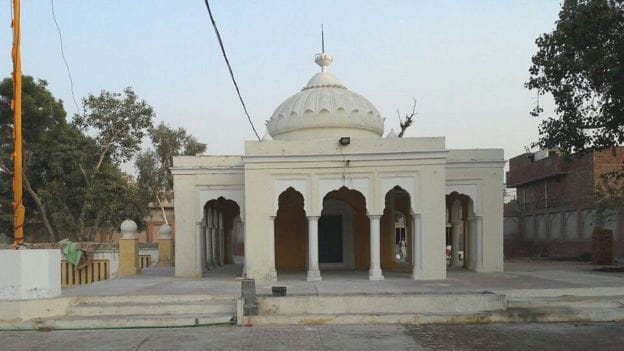 pakistan govt will give four gifts to sikh community