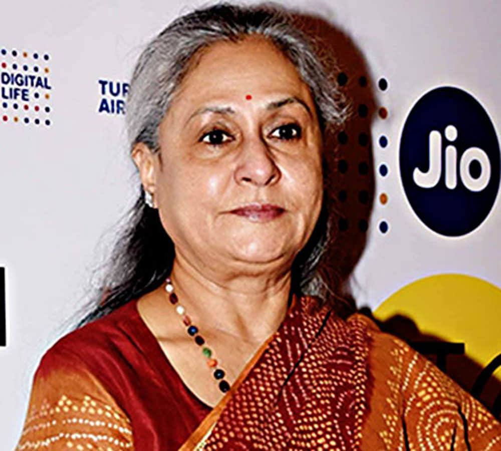 jaya bachchan got angry on the priest n the ocassion of esha deol baby shower