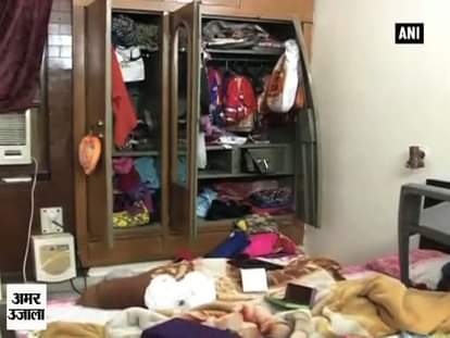 Burgalrs decamp with valuables worth Rs 1 crore