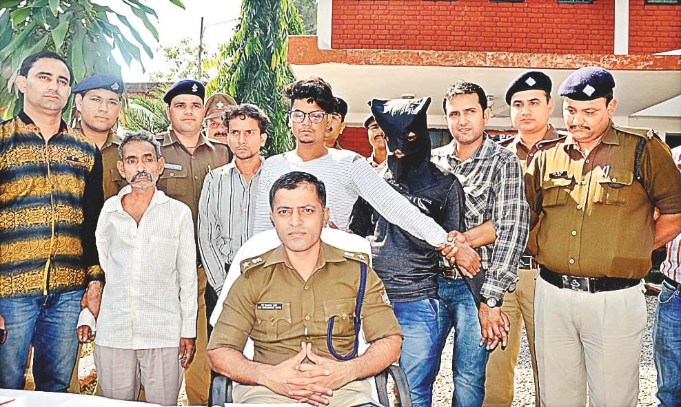 Accountant plundered four accused took the handle in case