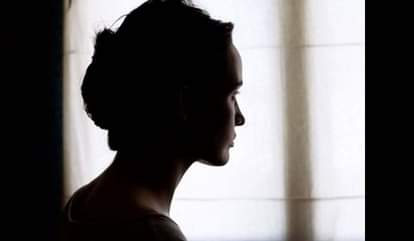 woman doctor blaims husband for sending obscene mails