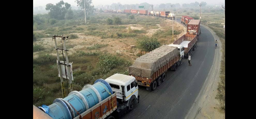 30 km long jam in greater noida 