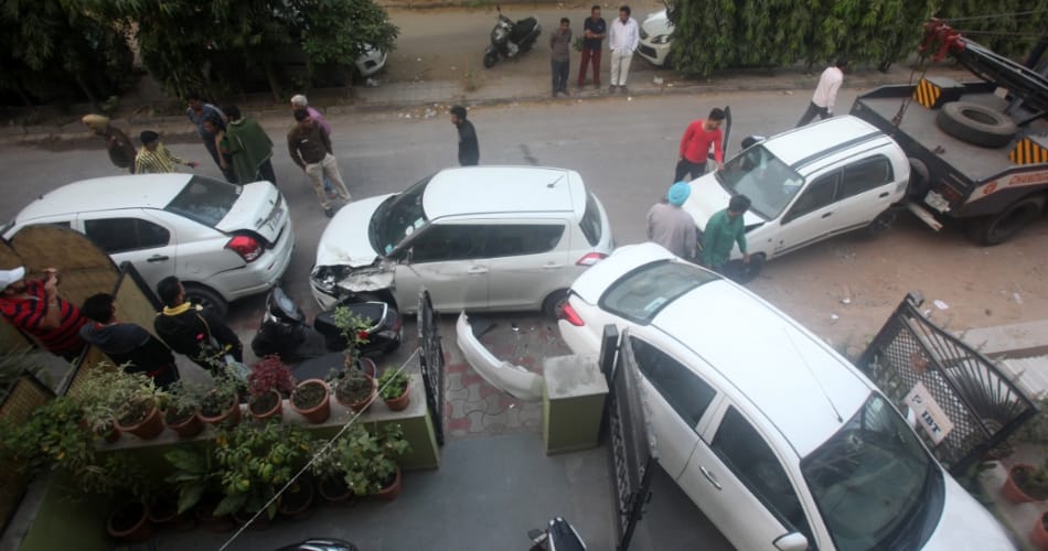 a man hit 5 car in sector 22 chandigarh, serious damages to cars