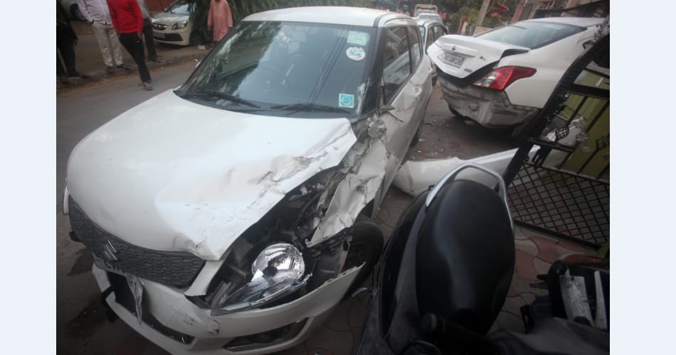 a man hit 5 car in sector 22 chandigarh, serious damages to cars