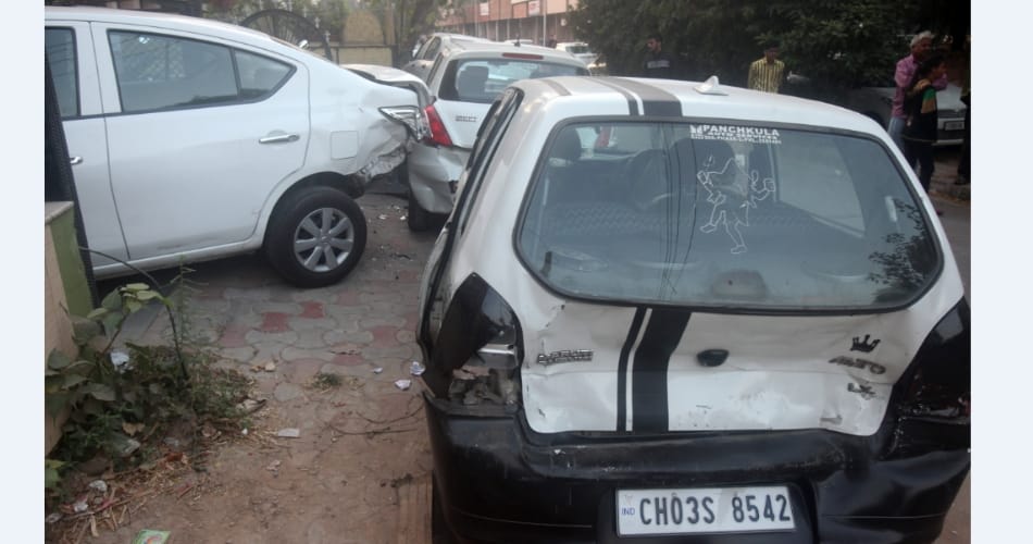 a man hit 5 car in sector 22 chandigarh, serious damages to cars