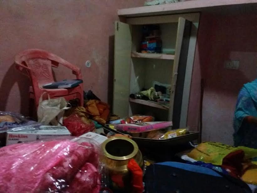 House broken into and theft of six hundred thousand