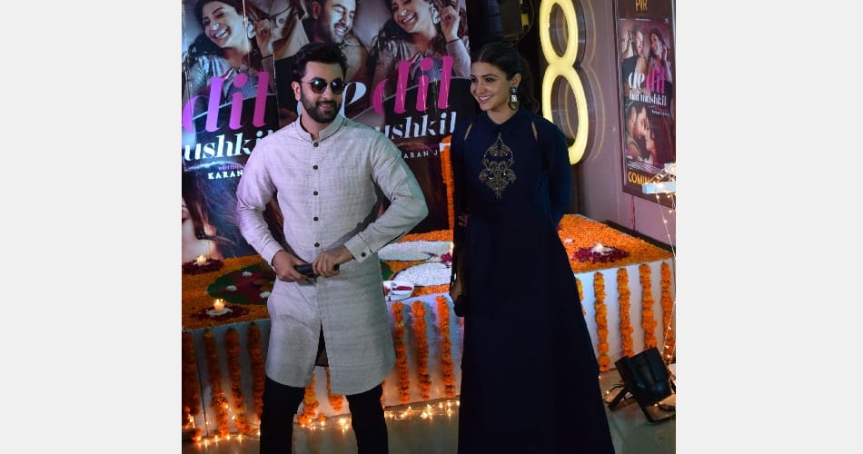 Ranbir kapoor and anushka sharma is in elante mall chandigarh for promotions