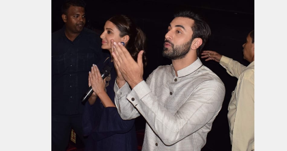 Ranbir kapoor and anushka sharma is in elante mall chandigarh for promotions