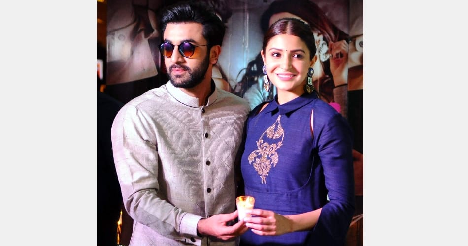 Ranbir kapoor and anushka sharma is in elante mall chandigarh for promotions