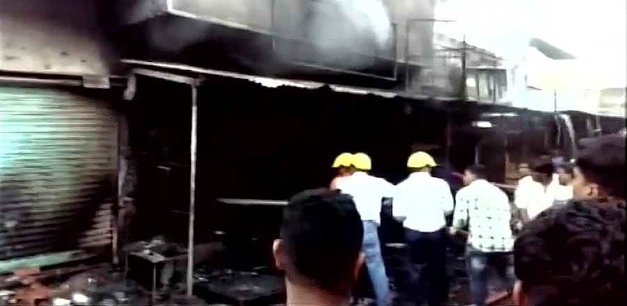 8 dead in fire at cracker shops in Vadodara