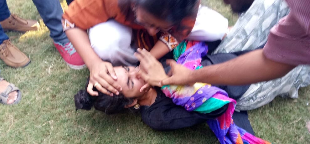 clash in du between abvp and aisa