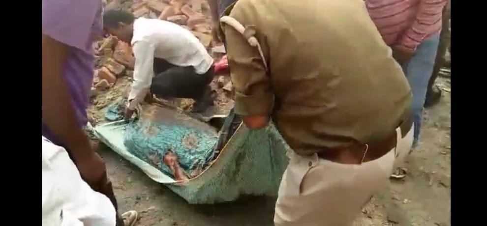 fire in cracker factory of loni ghaziabad, one dead two injured