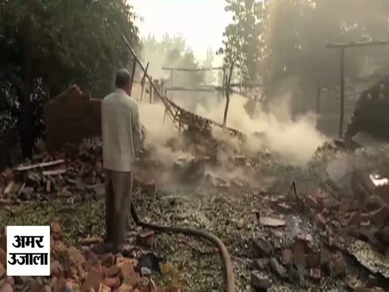 गाजियाबाद के पटाखा फैक्ट्री में लगी आग