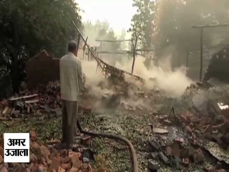 गाजियाबाद के पटाखा फैक्ट्री में लगी आग