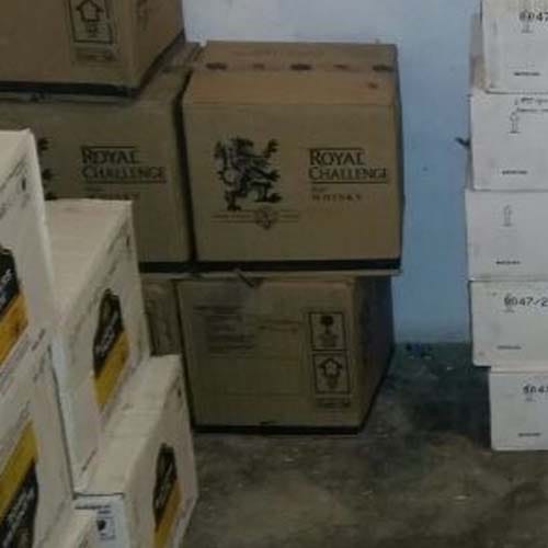 police seezed illiegal liquor in UP's Pratapgarh