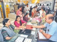 yamuna nagar, dhanteras,bazar me kharid