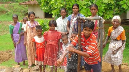 Jharkhand: Ex colonel working in field for poor villagers