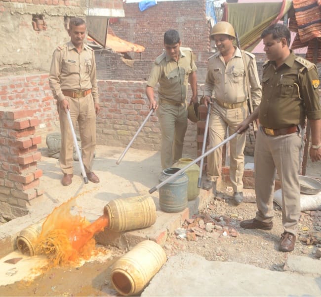 hindoonagar mein hajaaron leetar lahan baraamad