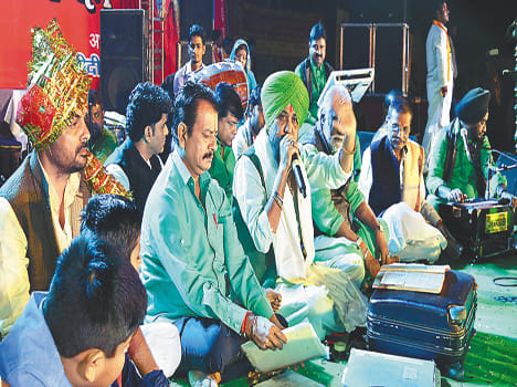 Harmonic Lakha Jume listener on hymns