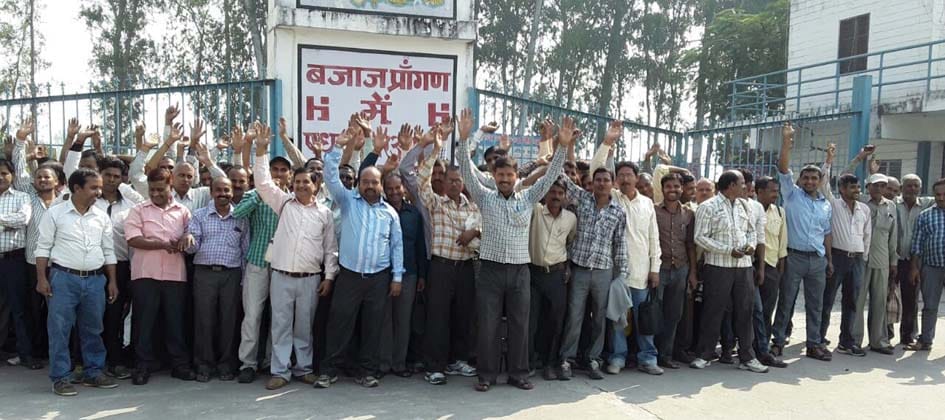 Mill workers were picketing to demand bonus 