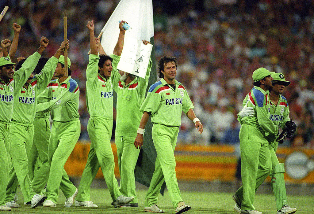 javed miandad jump like frog in front of kiran more in world cup 1992