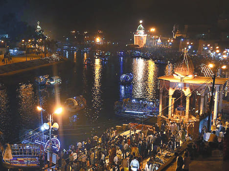 Deepdan festival starts, devotees dived Mandakini