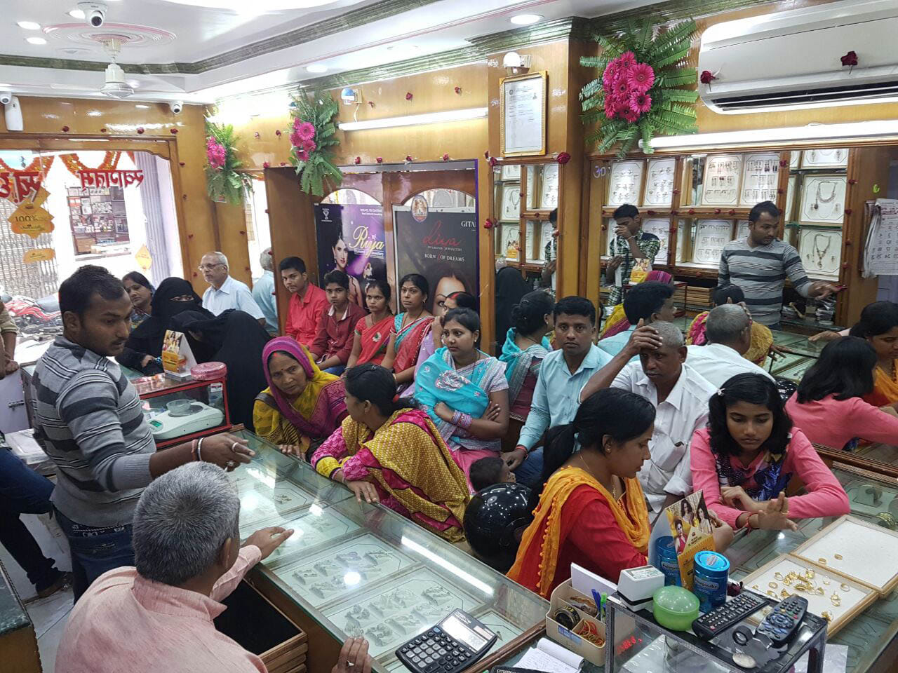 dhanteras 2017, do not buy these items, shopping timings on dhanteras