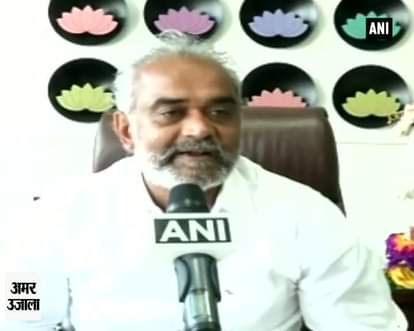 Surat businessman gifts employees car, house as Diwali bonus