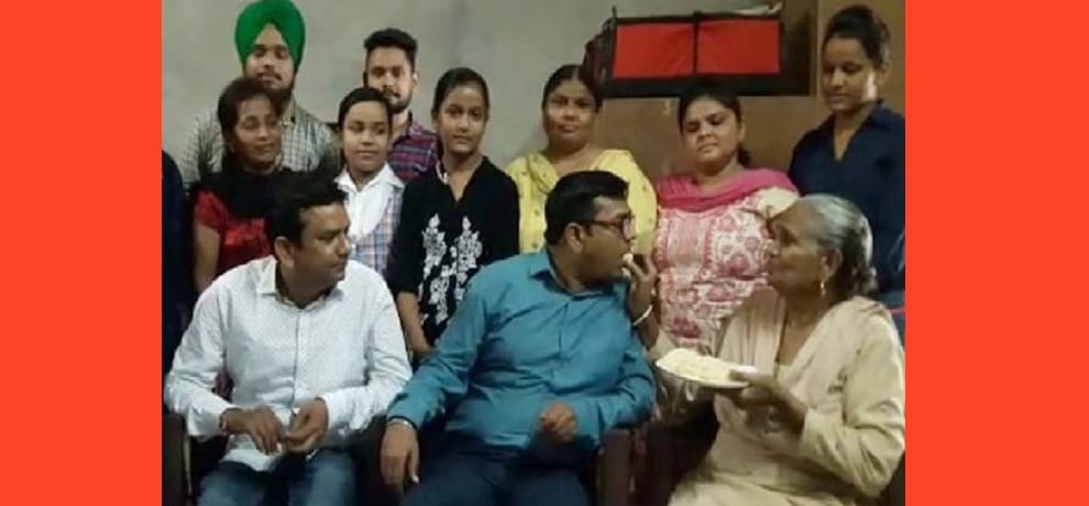 Salute: father drove rickshaw and mother washed pot, son become SDM 