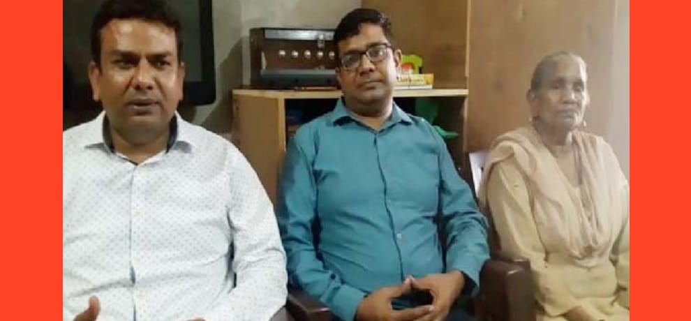Salute: father drove rickshaw and mother washed pot, son become SDM 