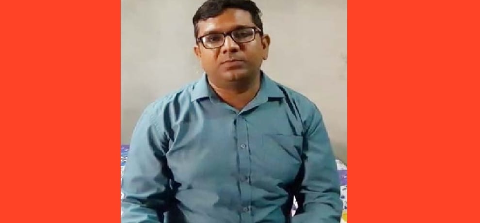 Salute: father drove rickshaw and mother washed pot, son become SDM 