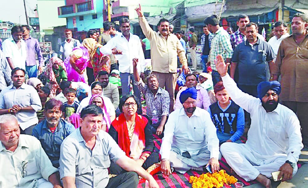  No Entry MLAs staging a sit-in protest for not being followed