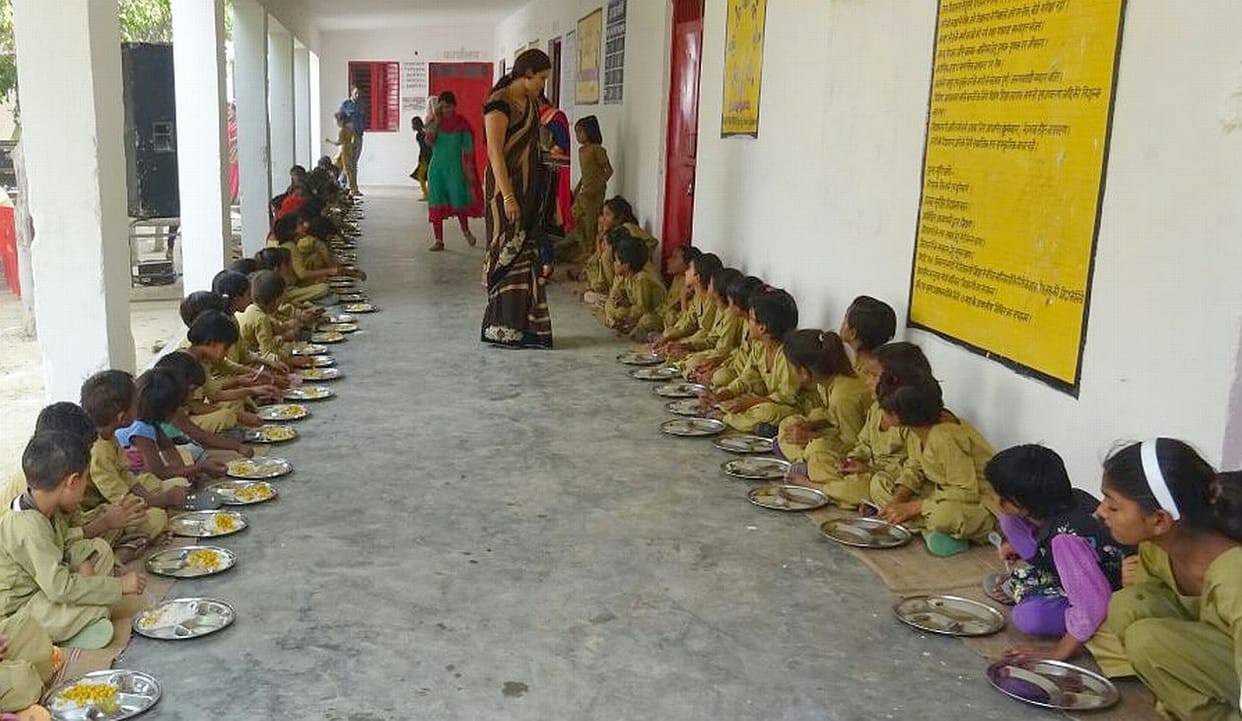 Mid day meal will goin private hands says basic shiksha rajyamantri.