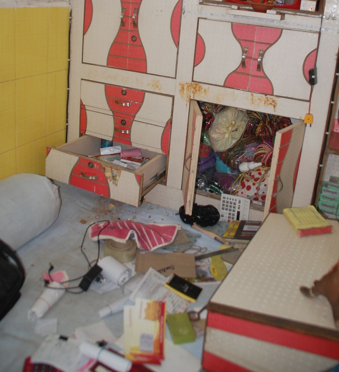 theft in trader home, jewellery adn cash theft